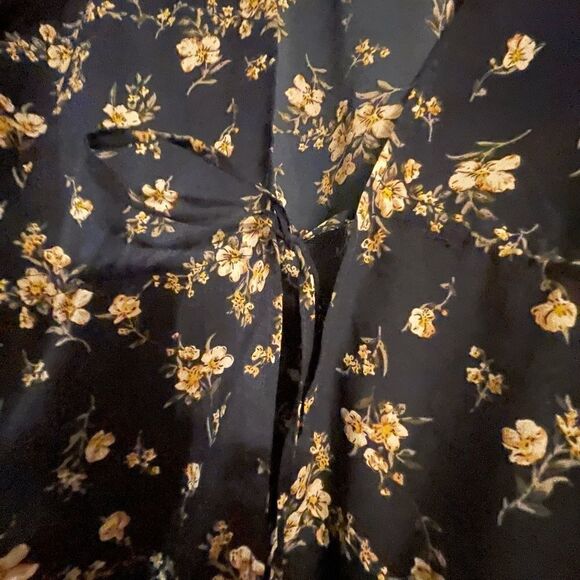 Floral Shawl/Coverup  - Picture 5 of 6